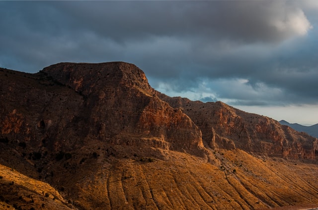 Clouds chilling over a ridge of rock protusions